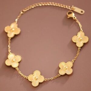 18K Gold Clover Bracelet (7700)